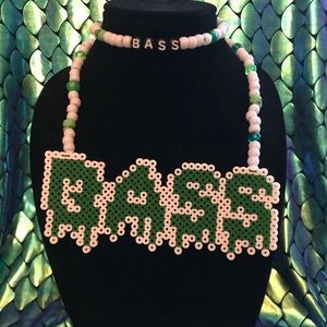 Bass perler kandi necklace